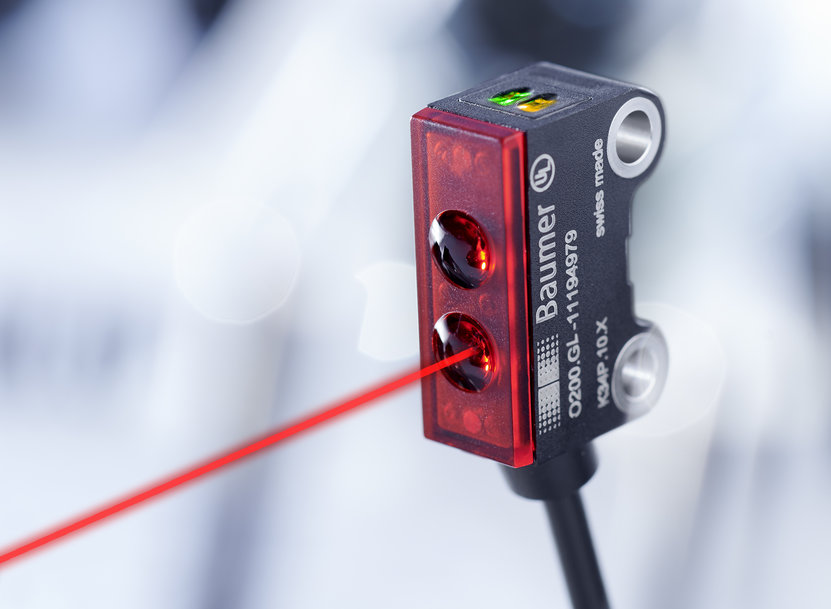 Precise laser sensor for detection of very small objects to 0.05 mm